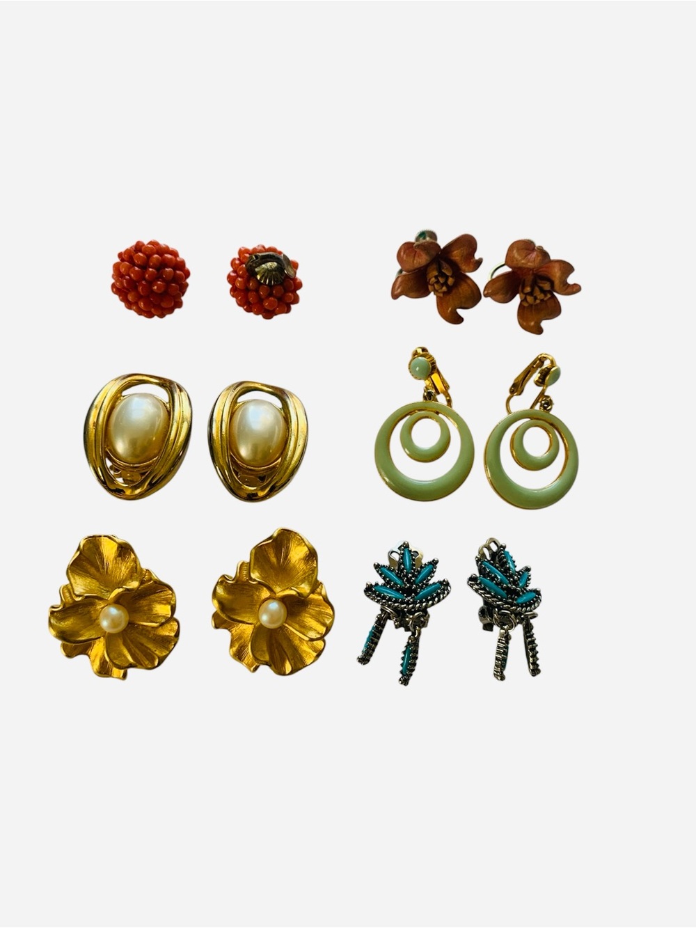 Vintage Mixed Lot Women’s Clip On Earring Set in Gold, Coral, Green, Turquoise